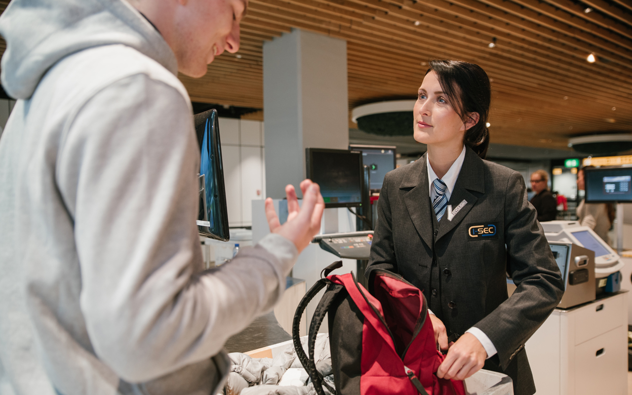 Schiphol Wil Meer Vrouwelijke Beveiligers Werven Voor