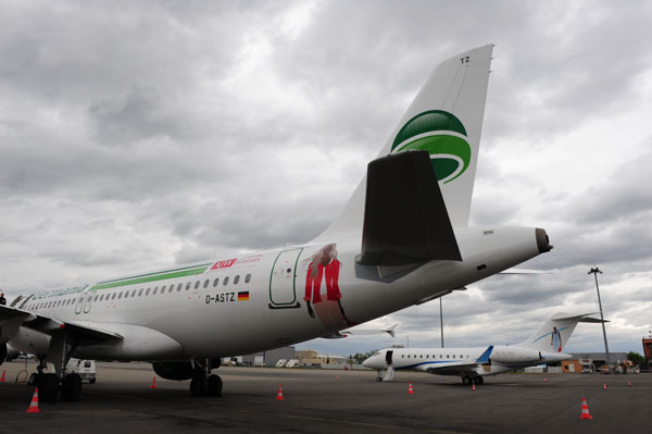 Logojet Germania toont naam en logo AJ Walter Aviation