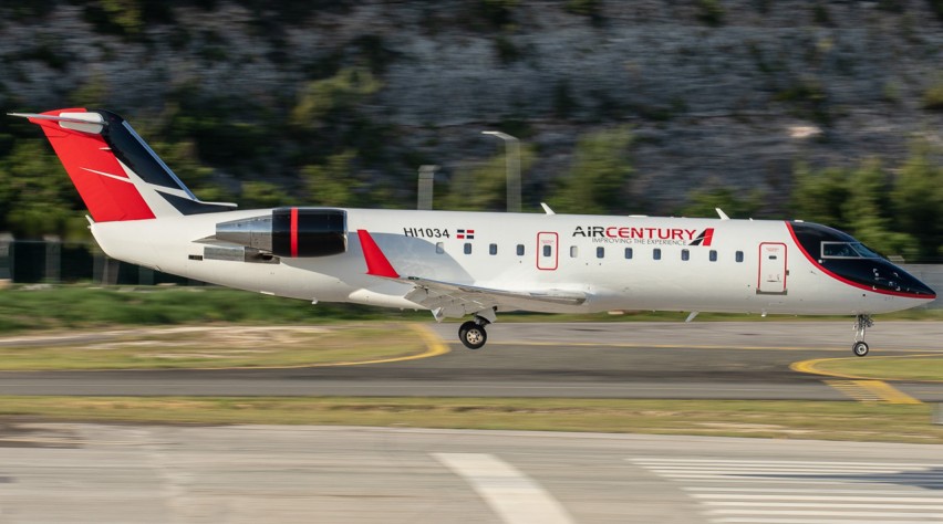 Foto (c) Air Century Air Century CRJ200