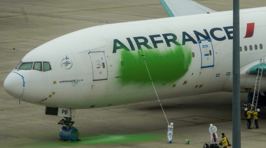 verklaren stil hangen In beeld: Greenpeace verft Boeing 777 van Air France groen |  Luchtvaartnieuws