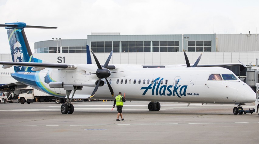 Alaska Airlines Q400