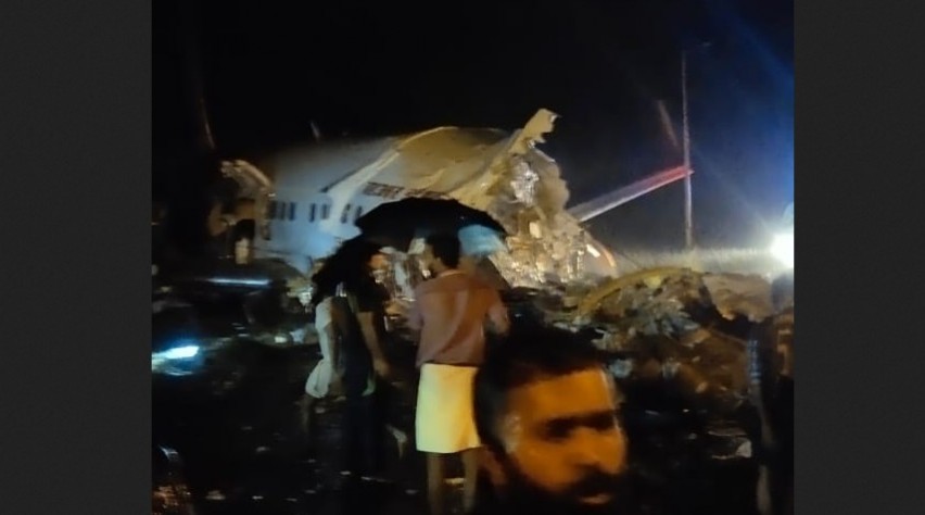 Foto (c) ANI/Twitter IX1344 crash