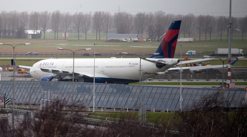 Delta A330 geparkeerd