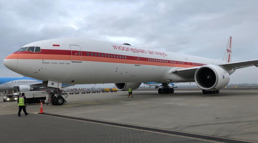 Garuda Boeing 777 retro