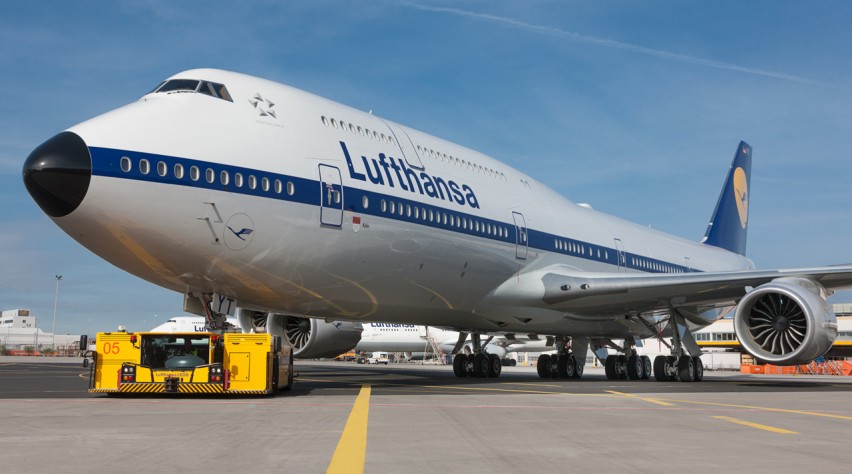 Lufthansa 747-8 retro