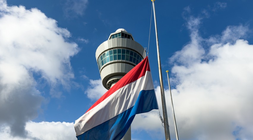 Schiphol vlag halfstok MH17