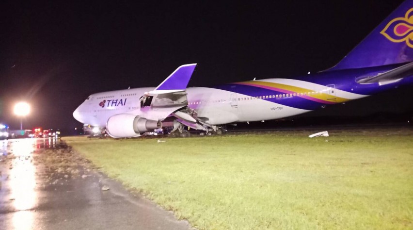 Thai Boeing 747 in het gras