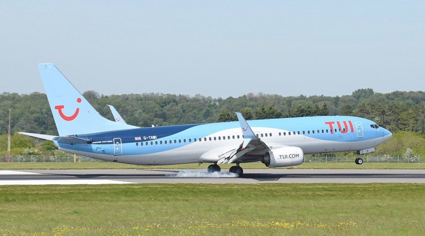 TUI Airways 737-800