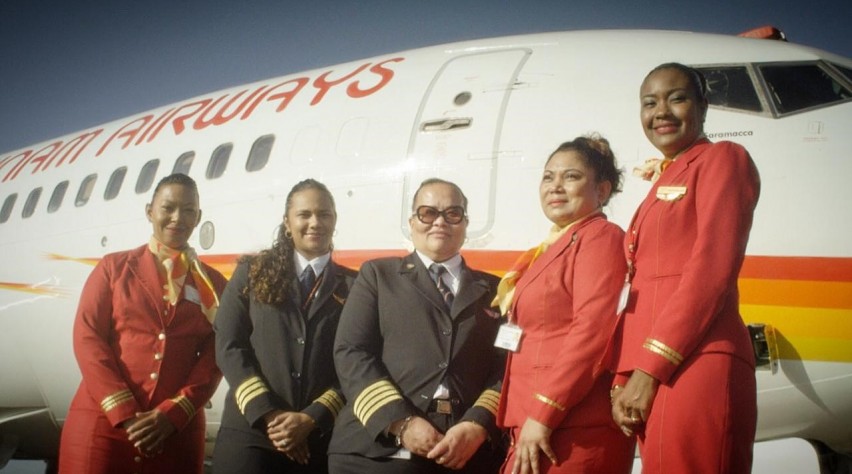 Foto (c) Surinam Airways Vrouwelijke crew SLM