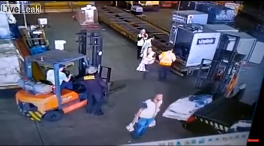 Foto (c) LiveLeak/YouTube Roofoverval Sao Paulo Airport