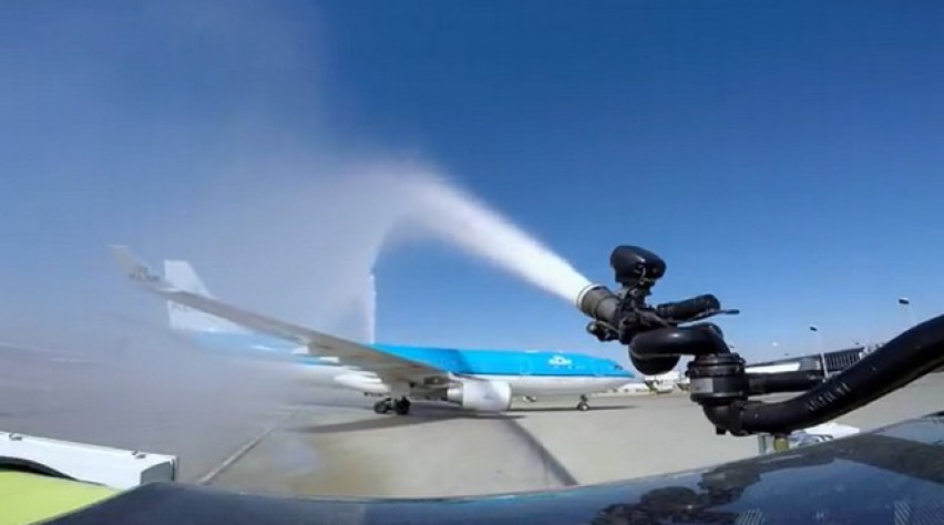 Foto (c) Youtube KLM watersaluut