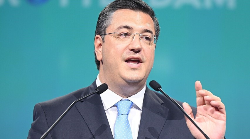  Apostolos Tzitzikostas