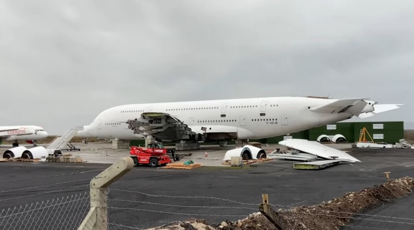 Foto (c) KC Videos/YouTube A380 Air France ontmanteling