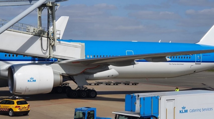Schiphol KLM 777 Aviobrug Incident