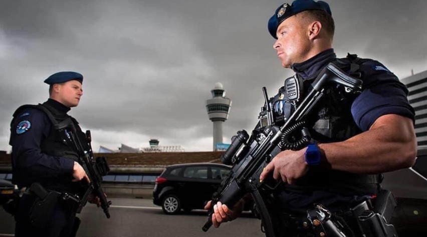 Marechaussee Schiphol