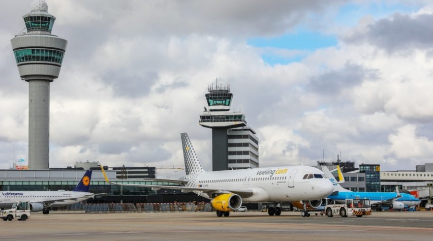 Schiphol-Vueling-KLM(c)Schiphol-1200