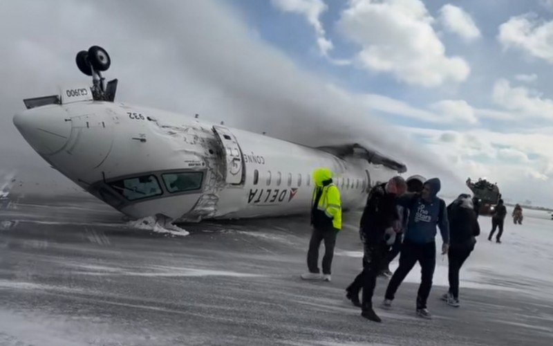 Delta CRJ Crash Toronto