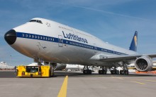 Lufthansa 747-8 retro