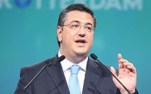  Apostolos Tzitzikostas