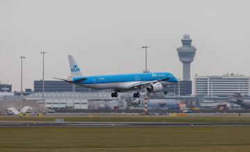 Foto (c) Arnoud Raeven KLM Cityhopper E195-E2 Schiphol