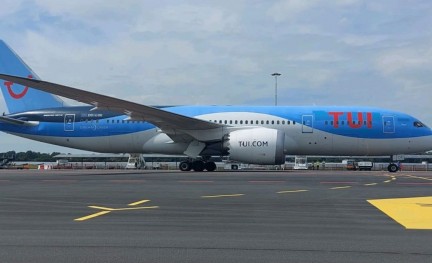 Foto (c) Groningen Airport Eelde TUI 787 Groningen