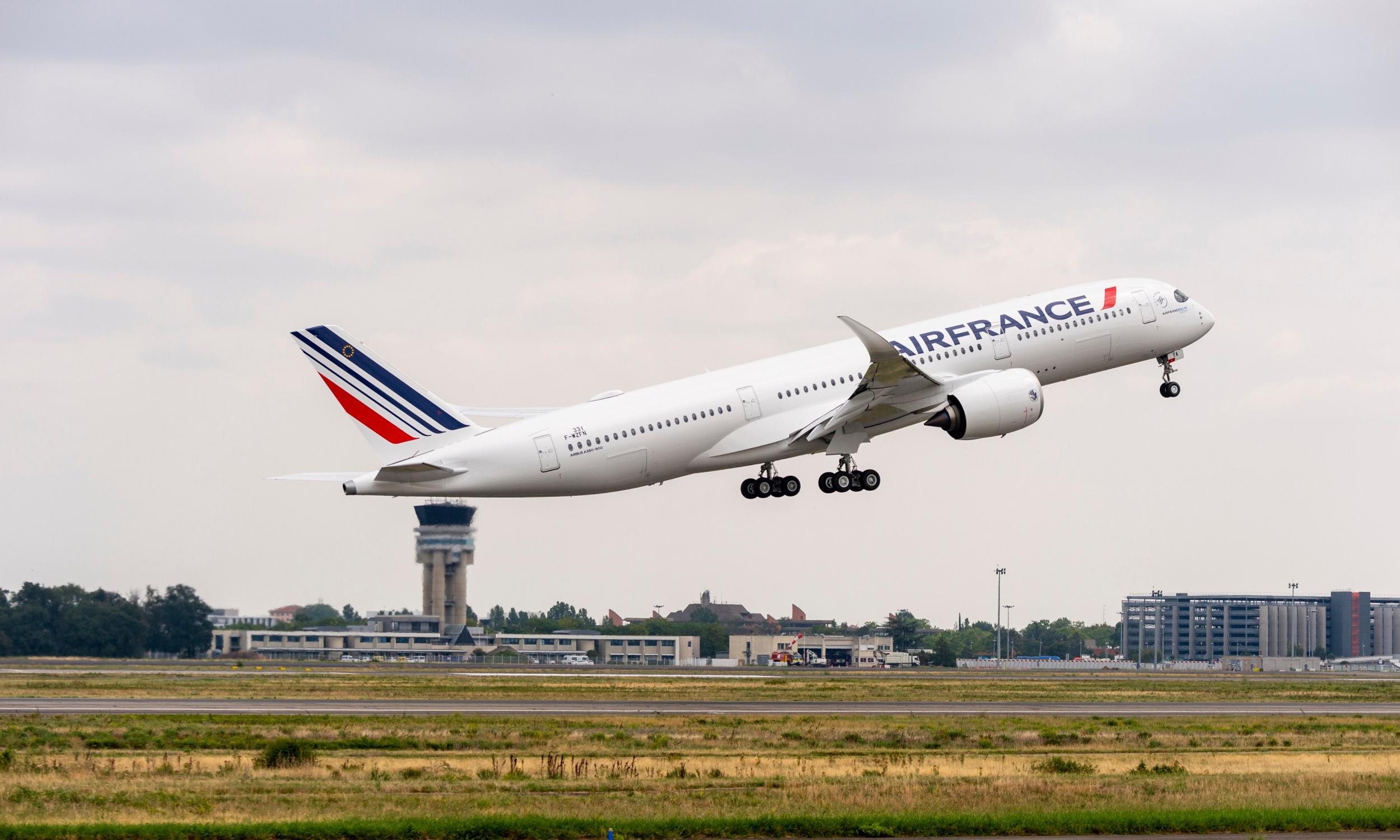 Самолет должен. Airbus a350 Air France. Airbus a350 s7. Air France a350-900 Шереметьево. Airbus a350 KLM.