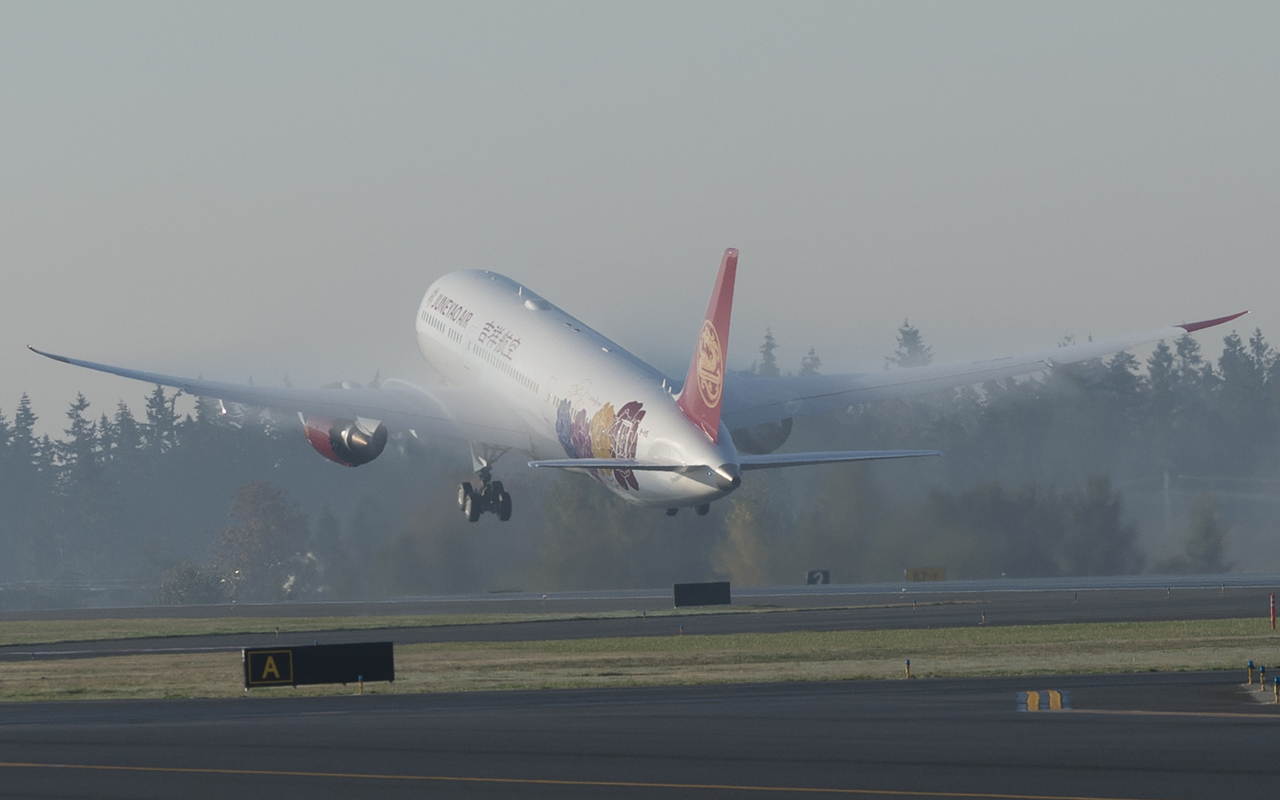 Juneyao Airlines Boeing 787-9