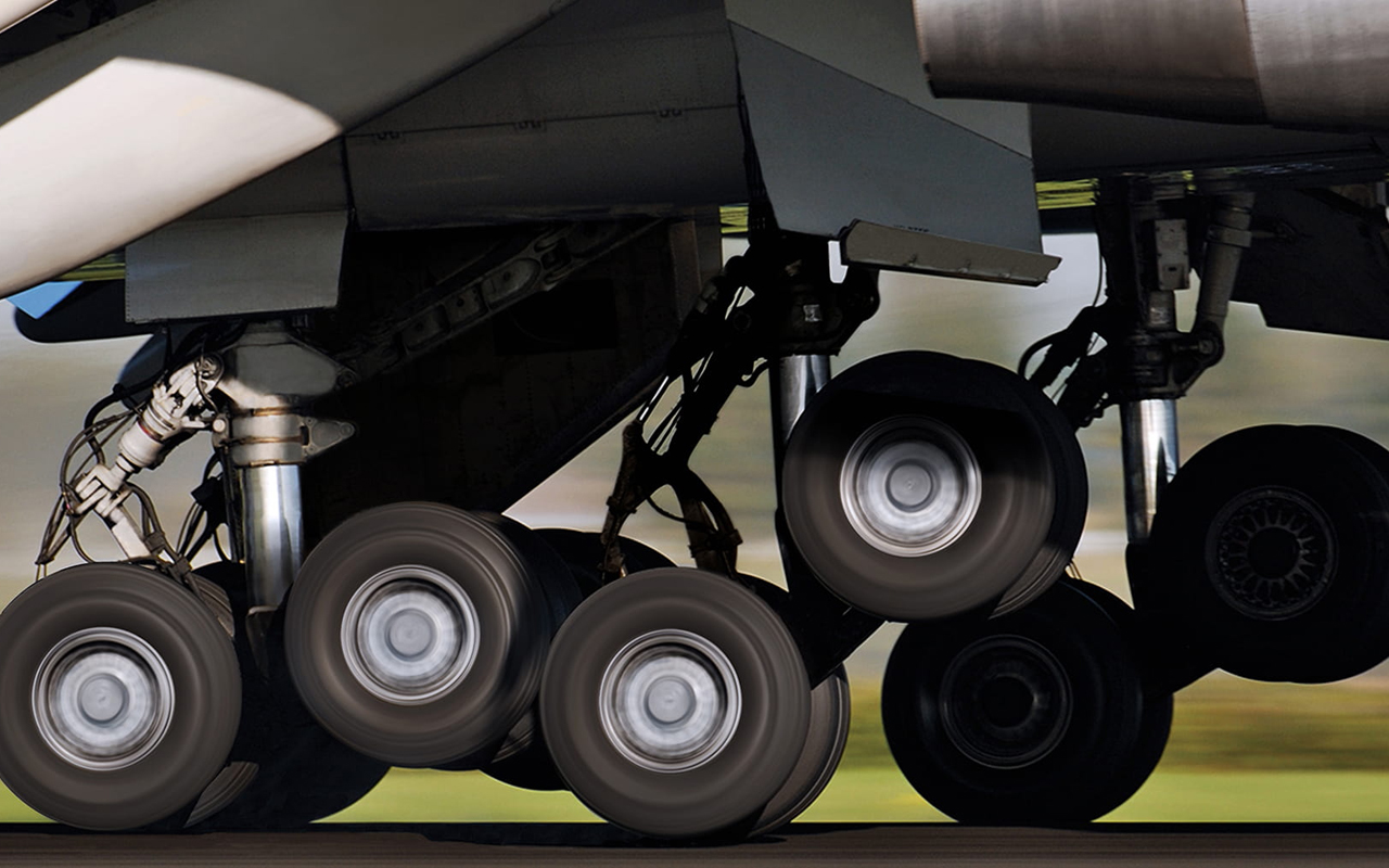 Marechaussee: zo'n twee keer per jaar verstekelingen in vliegtuig