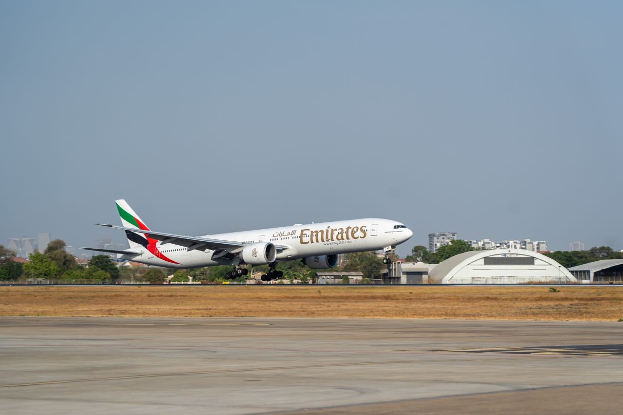 Phnom Penh Emirates 777