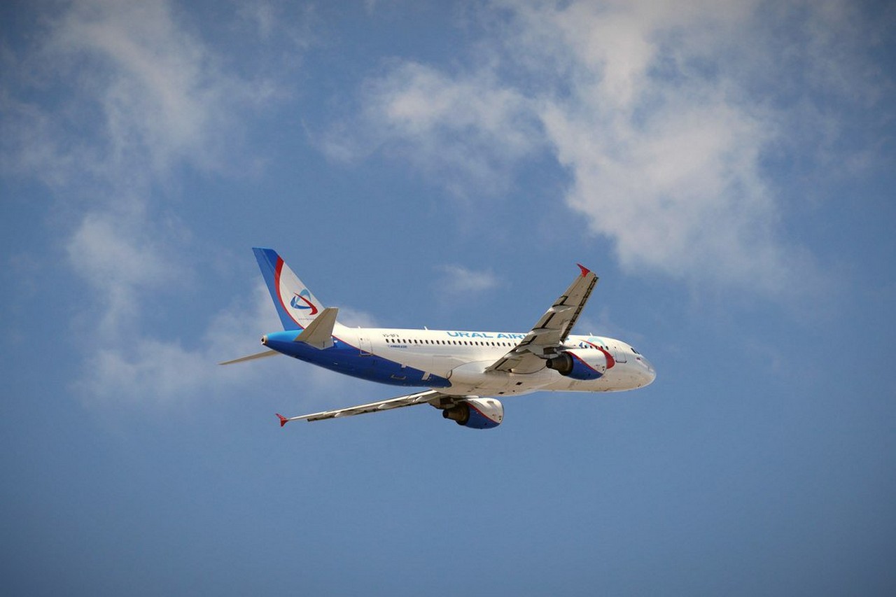 Рейс симферополь. Ural Airlines a320 Жуковский. Ural Airlines a320 Airbus ;Жуковский. Уральские авиалинии Симферополь. Ural Airlines самолеты Симферополь.