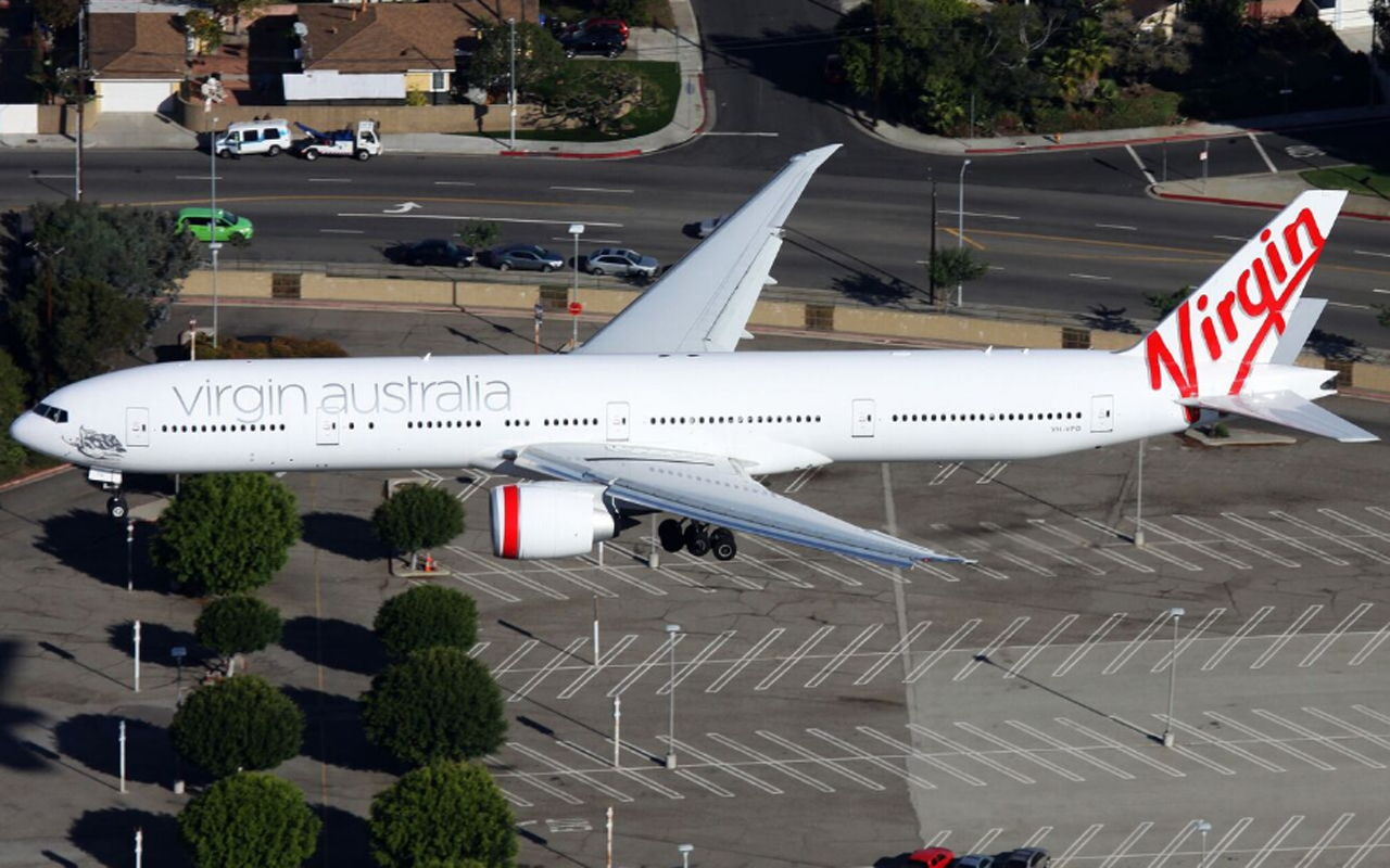 A Boeing 777 lands at Twente Airport for the first time, greeted with a warm welcome