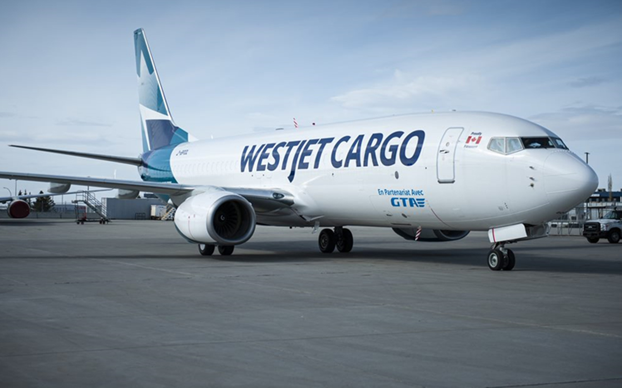 WestJet Verwelkomt Eerste Boeing 737-800BCF Op Calgary Airport ...