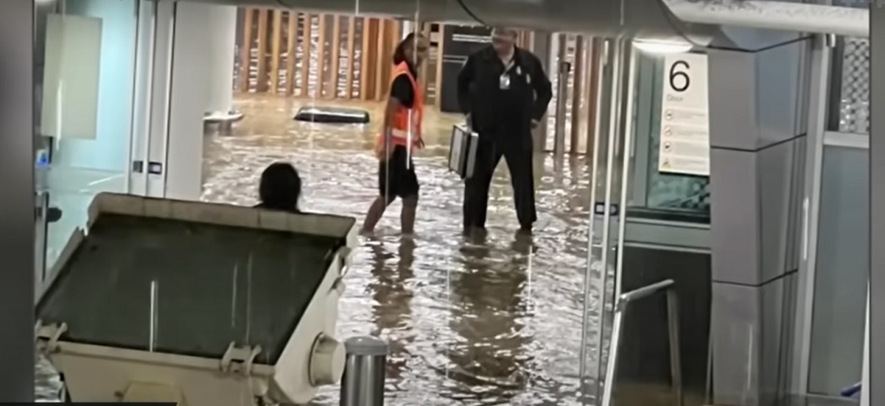 Auckland airport closed due to record rain