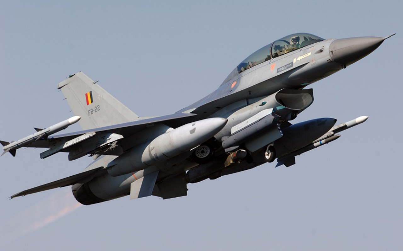 Maak plaats raken T Belg veroordeeld voor richten laserpen op F-16 | Luchtvaartnieuws