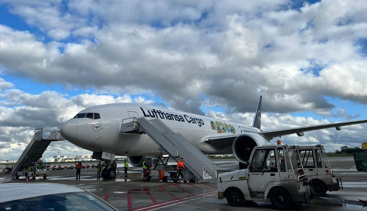 Lufthansa 777F Brussel