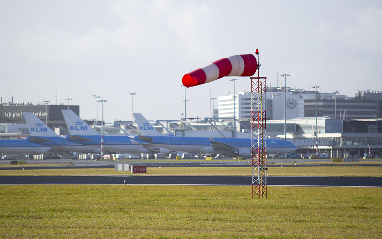 Many flights at Schiphol were canceled due to heavy gusts of wind